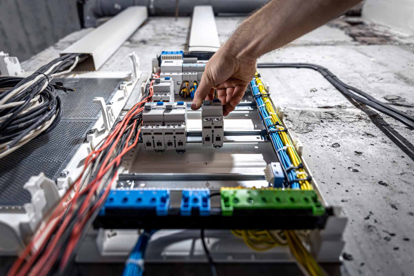 Tramitación Líneas de Media y Alta Tensión · Ingeniería · Ingenieros Técnicos Utiel